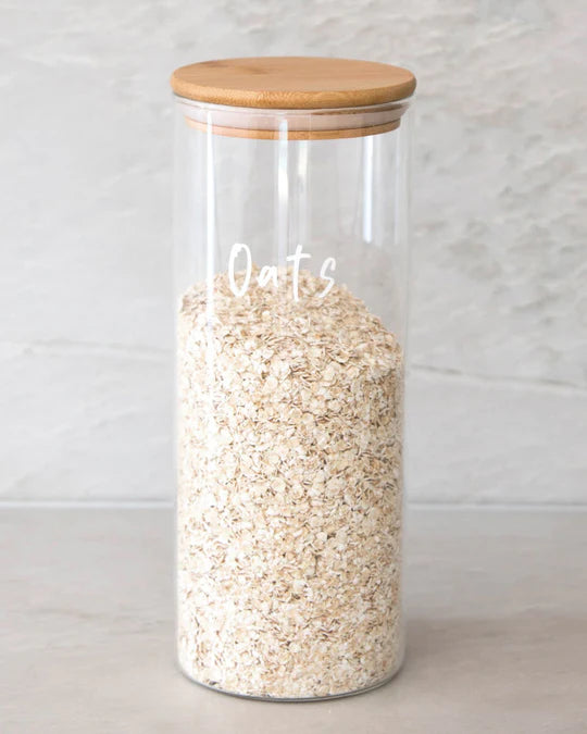 C'est exactement ce dont vous avez besoin pour donner à votre garde-manger un nouveau look frais et fonctionnel ! Tous les bocaux en verre sont scellés avec un couvercle en bambou totalement hermétique qui permettra à vos aliments de rester frais et sans odeur dans votre cuisine.